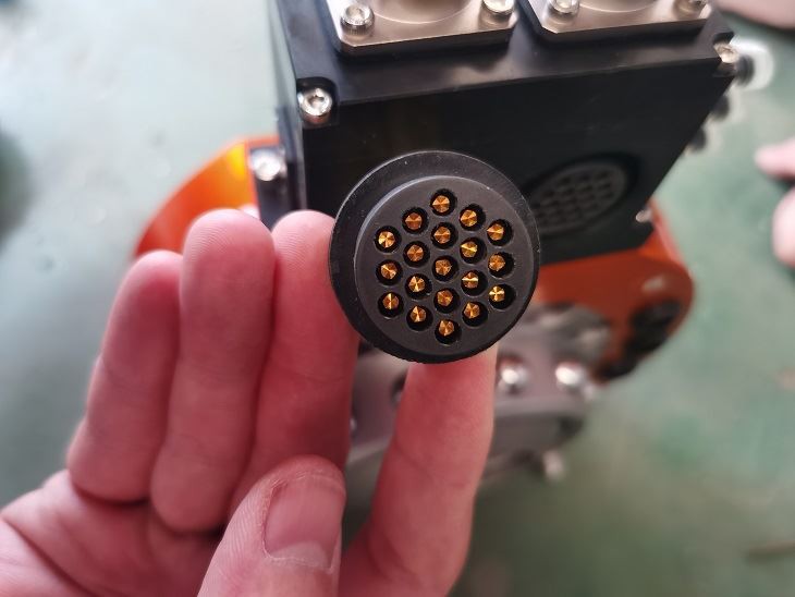 19-stifts hane- och honkontaktlösning