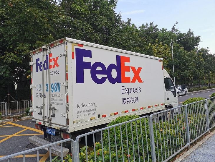 FedEx Shipping pogo pins Varor till kunder