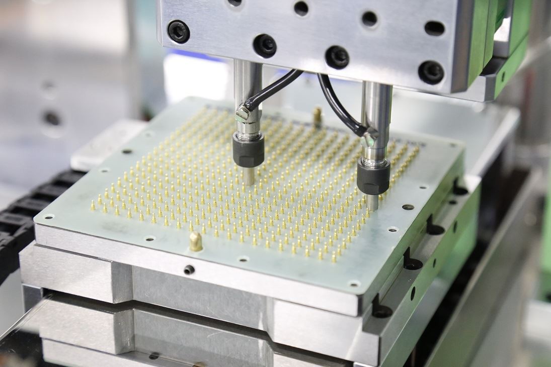 Sju riktningar av minikontaktdesign